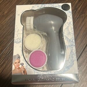Facial cleansing brush
